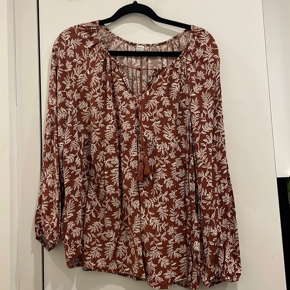 Old Navy Burnt Red Floral Top (Size L)